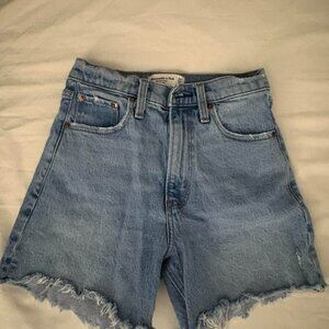 Abercrombie & Fitch High Rise Dad Short | LIGHT WASH